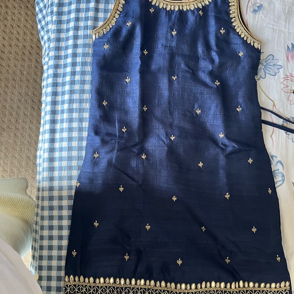 Girls Ethnic wear - Picture 5 of 11